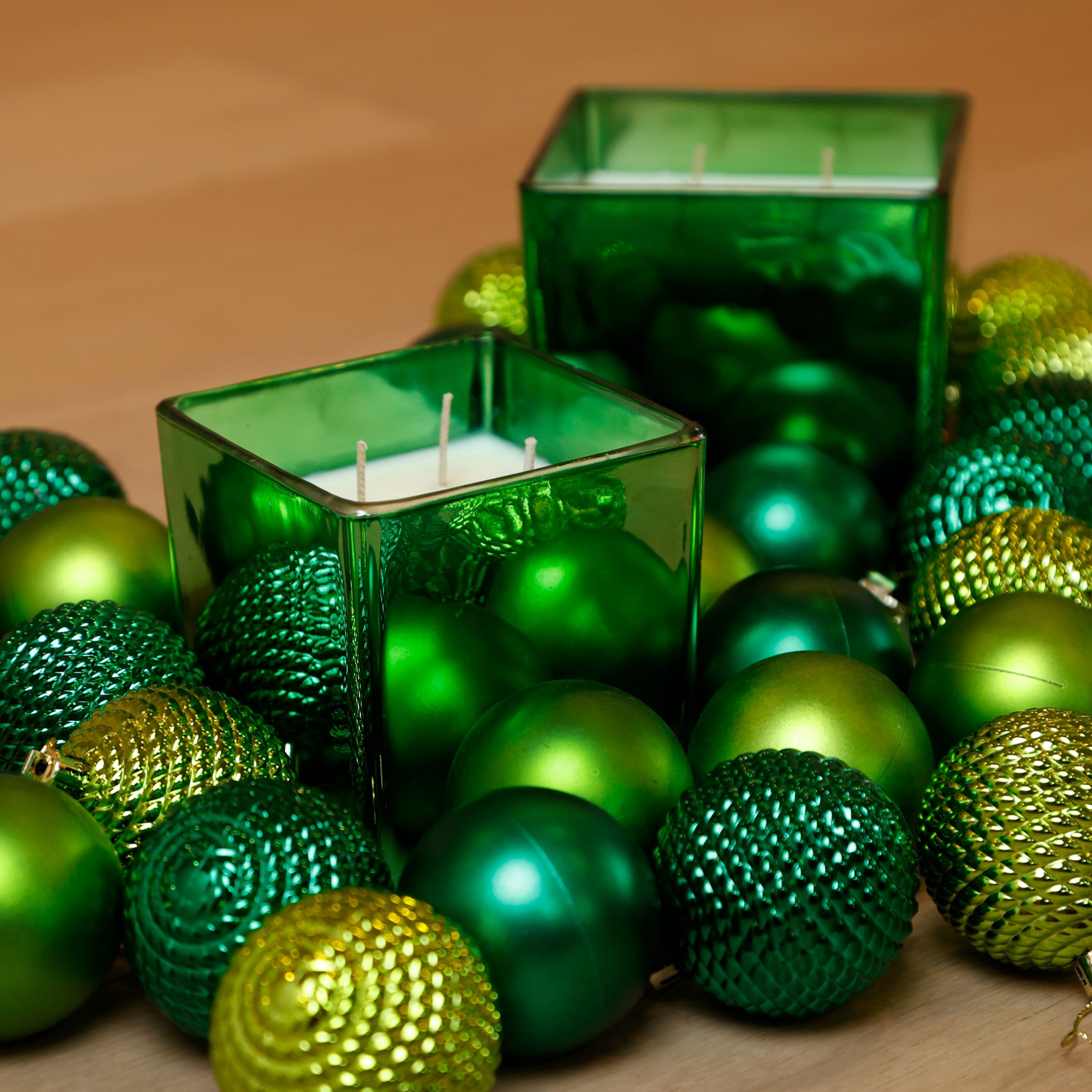 METALLIC GREEN CANDLE