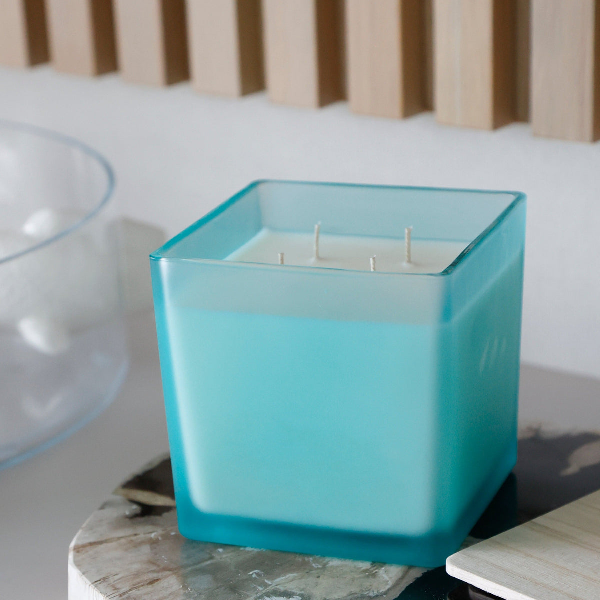 LIMITED EDITION TIFFANY BLUE CANDLE 