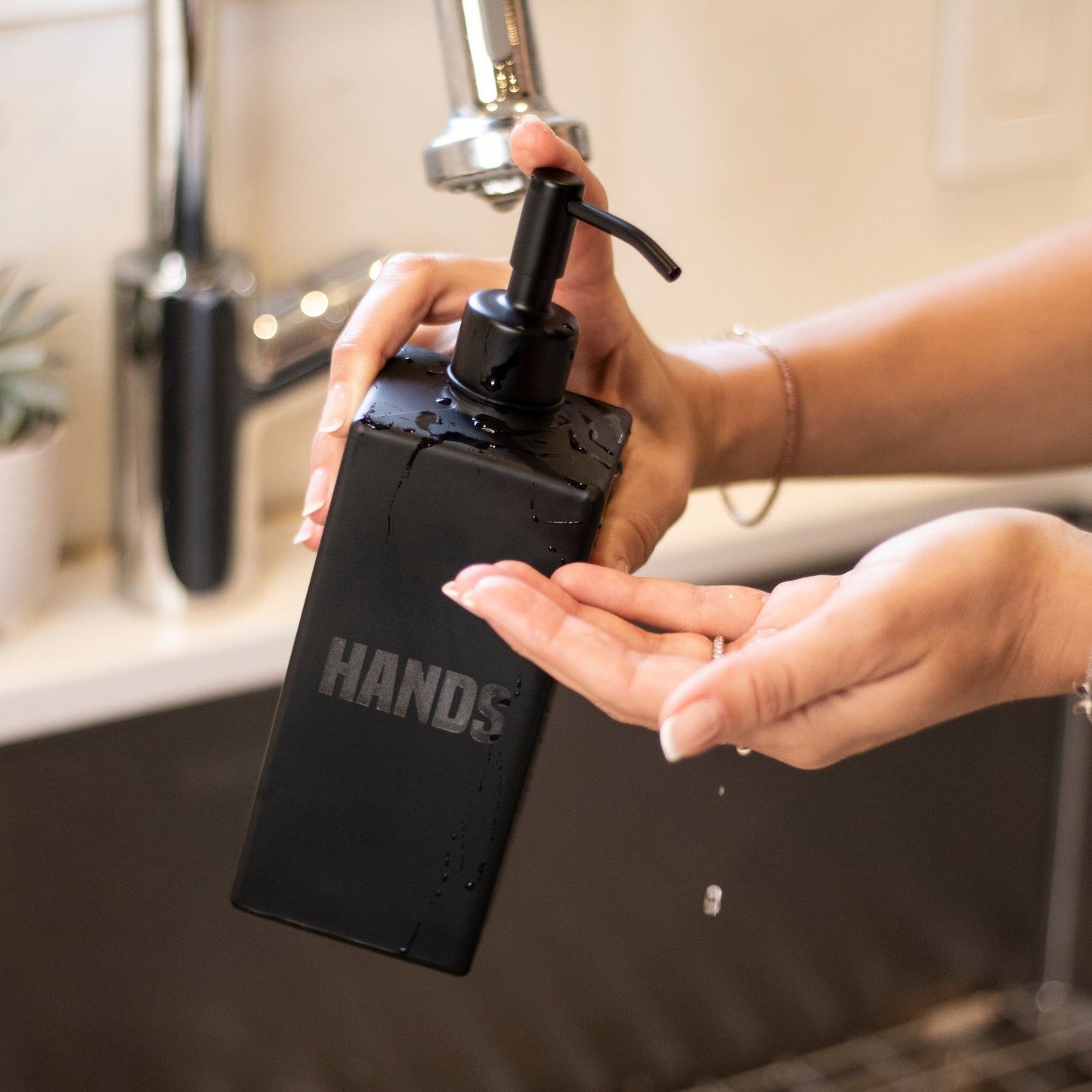 HANDS/DISHES SOAP DISPENSERS (FACTORY SALE)
