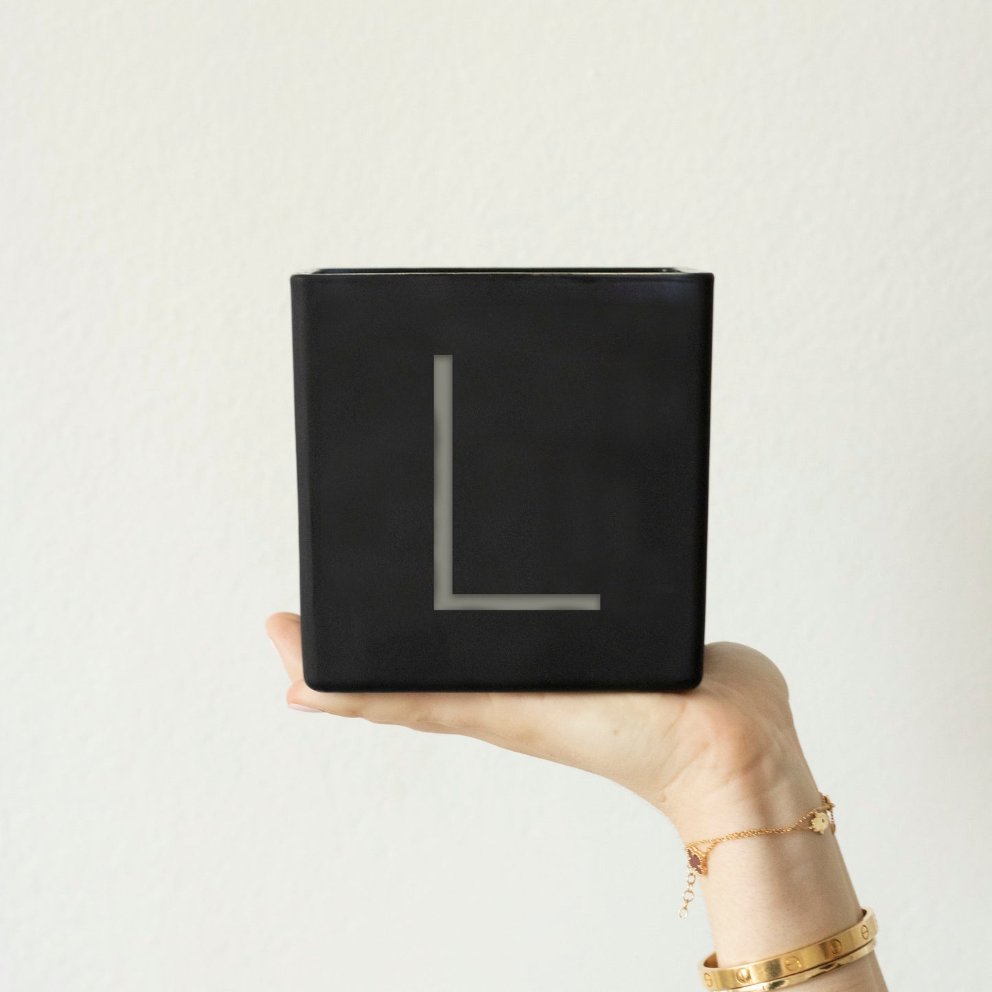 monogram-supersize-black