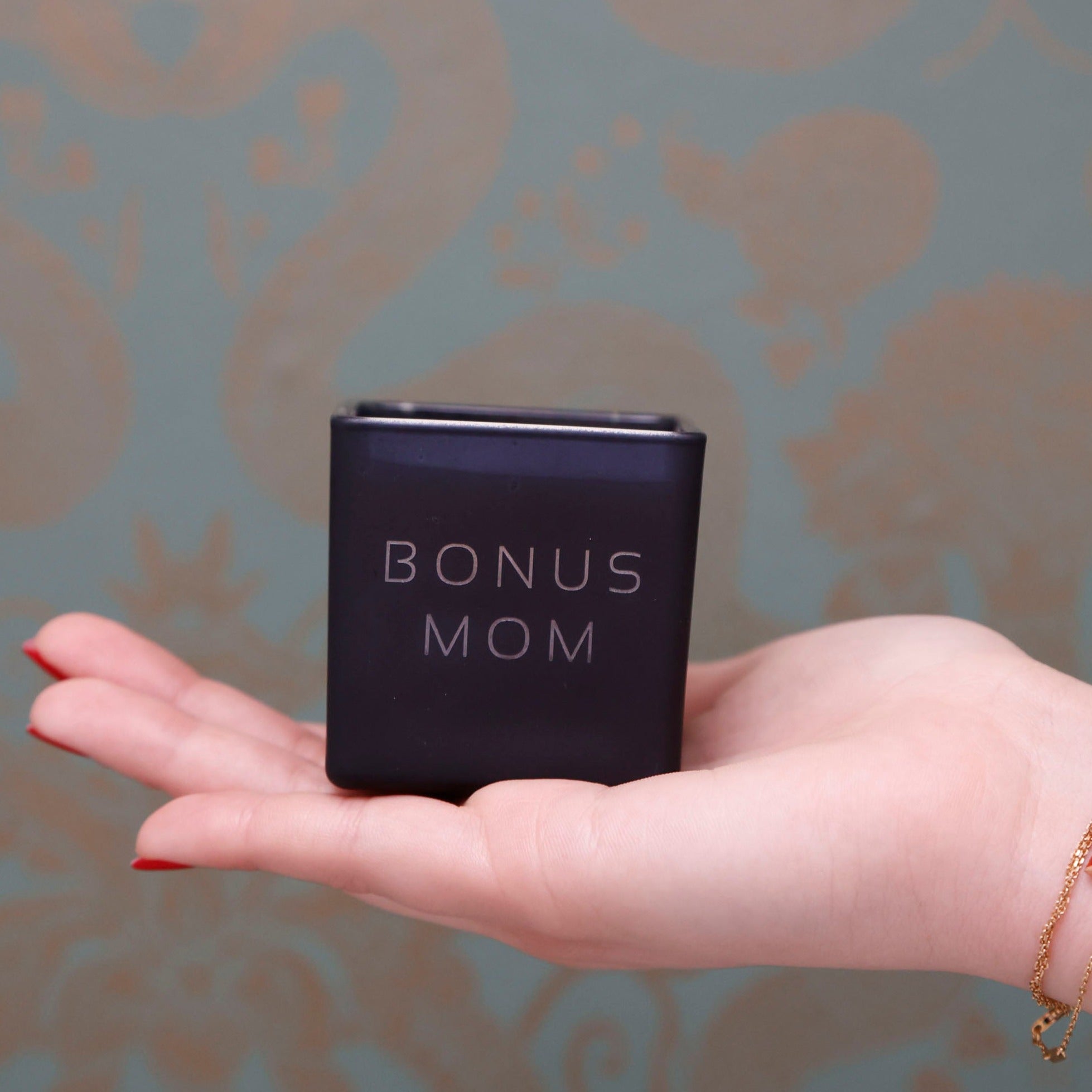 BONUS MOM CANDLE