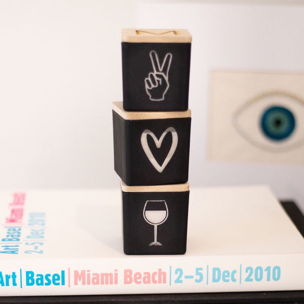 PEACE LOVE WINE CANDLE (GIFT SET)