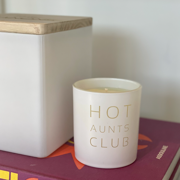 HOT AUNTS CLUB CYLINDER CANDLE