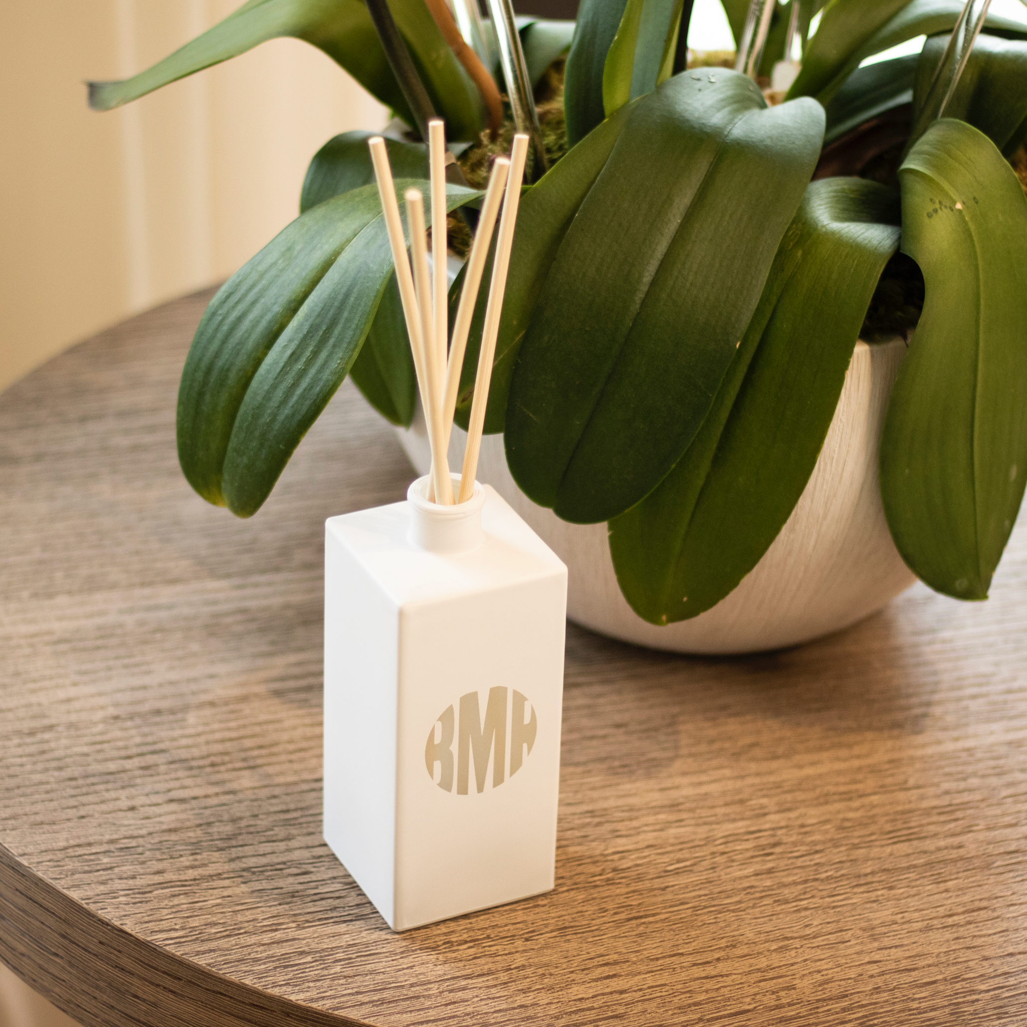 CIRCLE MONOGRAM DIFFUSER