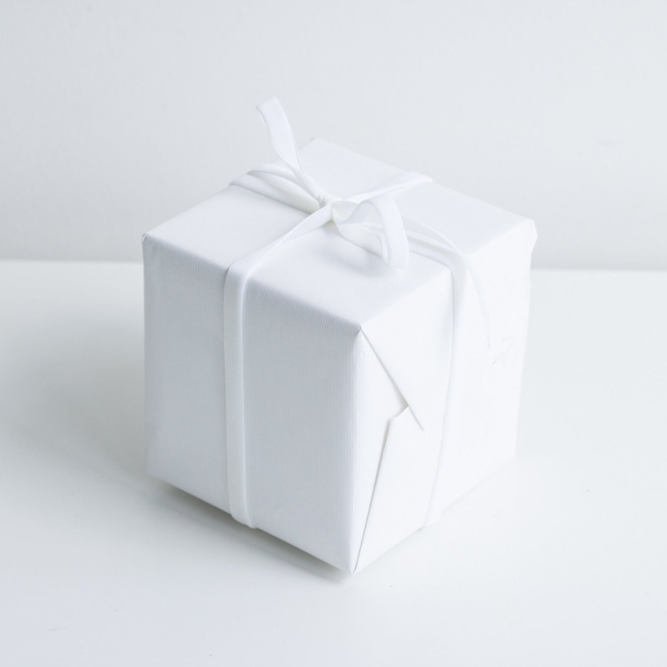 LUXE GIFT WRAP (INCLUDES WRAP + RIBBON)