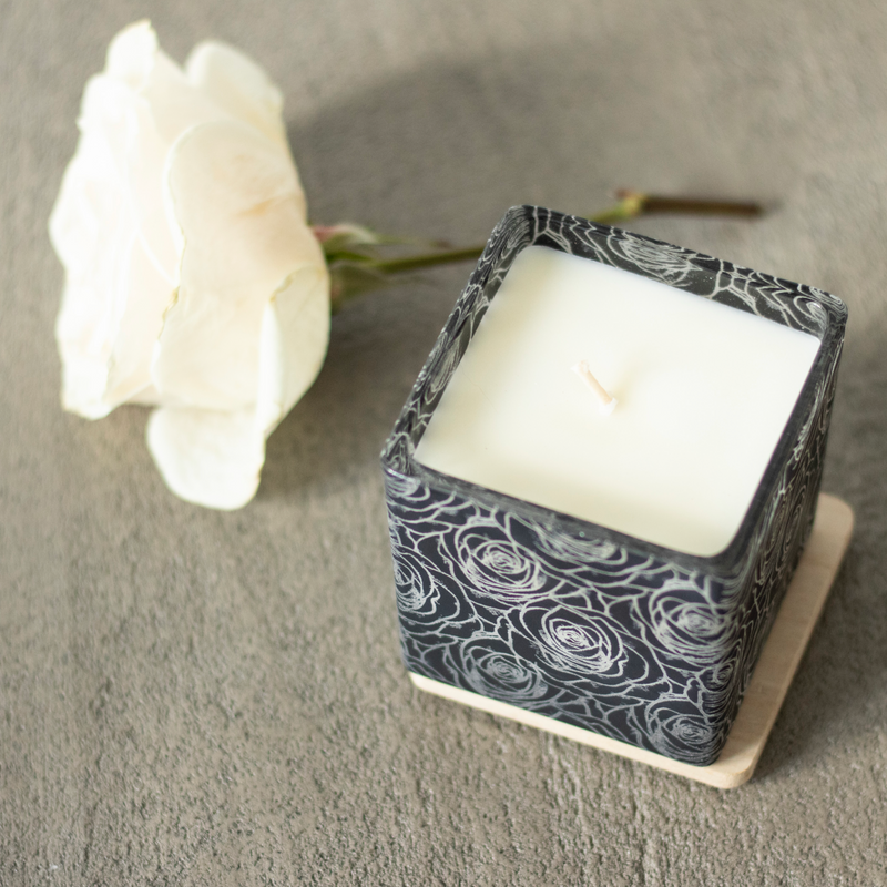 ROSE PATTERN CANDLE